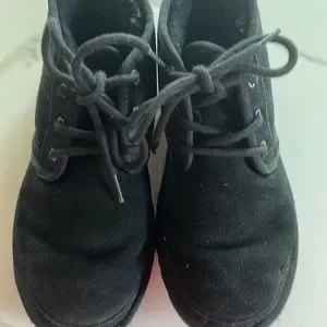 Selling barely worn UGG shoes Lightly worn UGG boots, corduroy bow on back. Light... | Depop main image 4